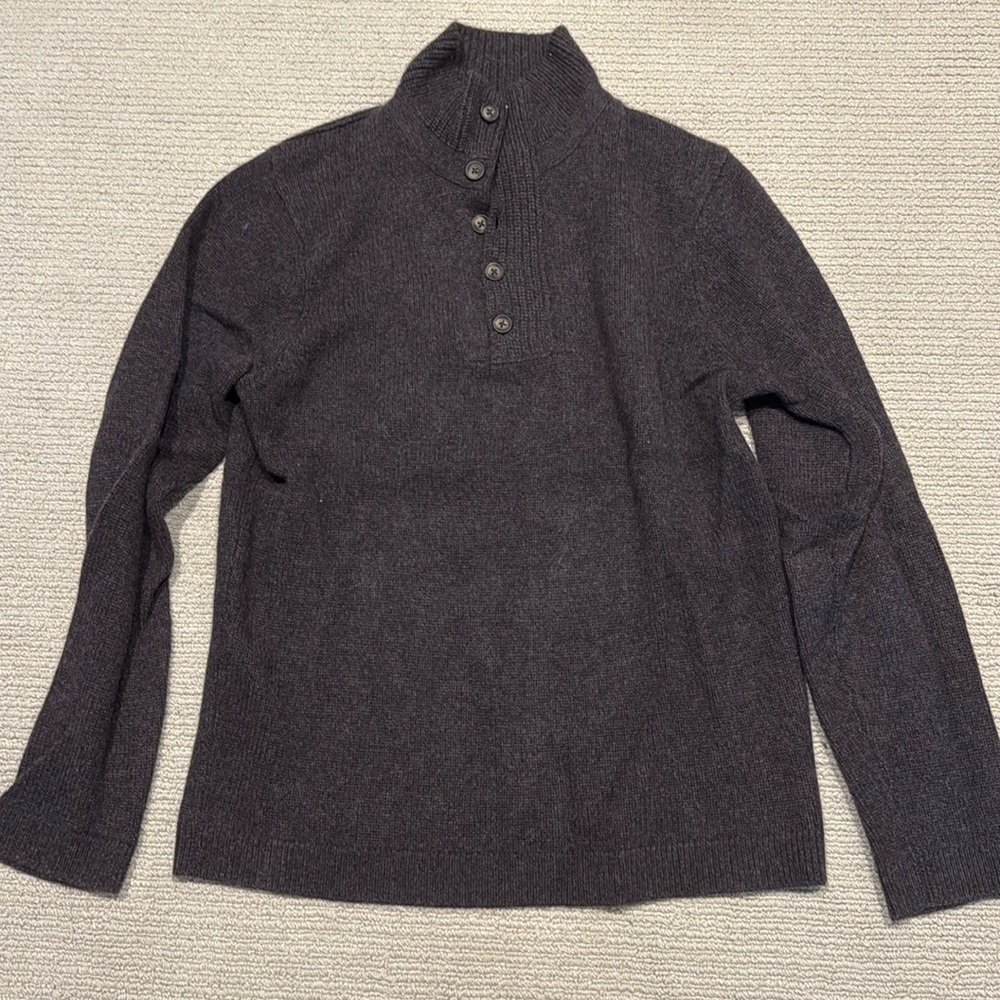 Cashmere sweater is great condition
